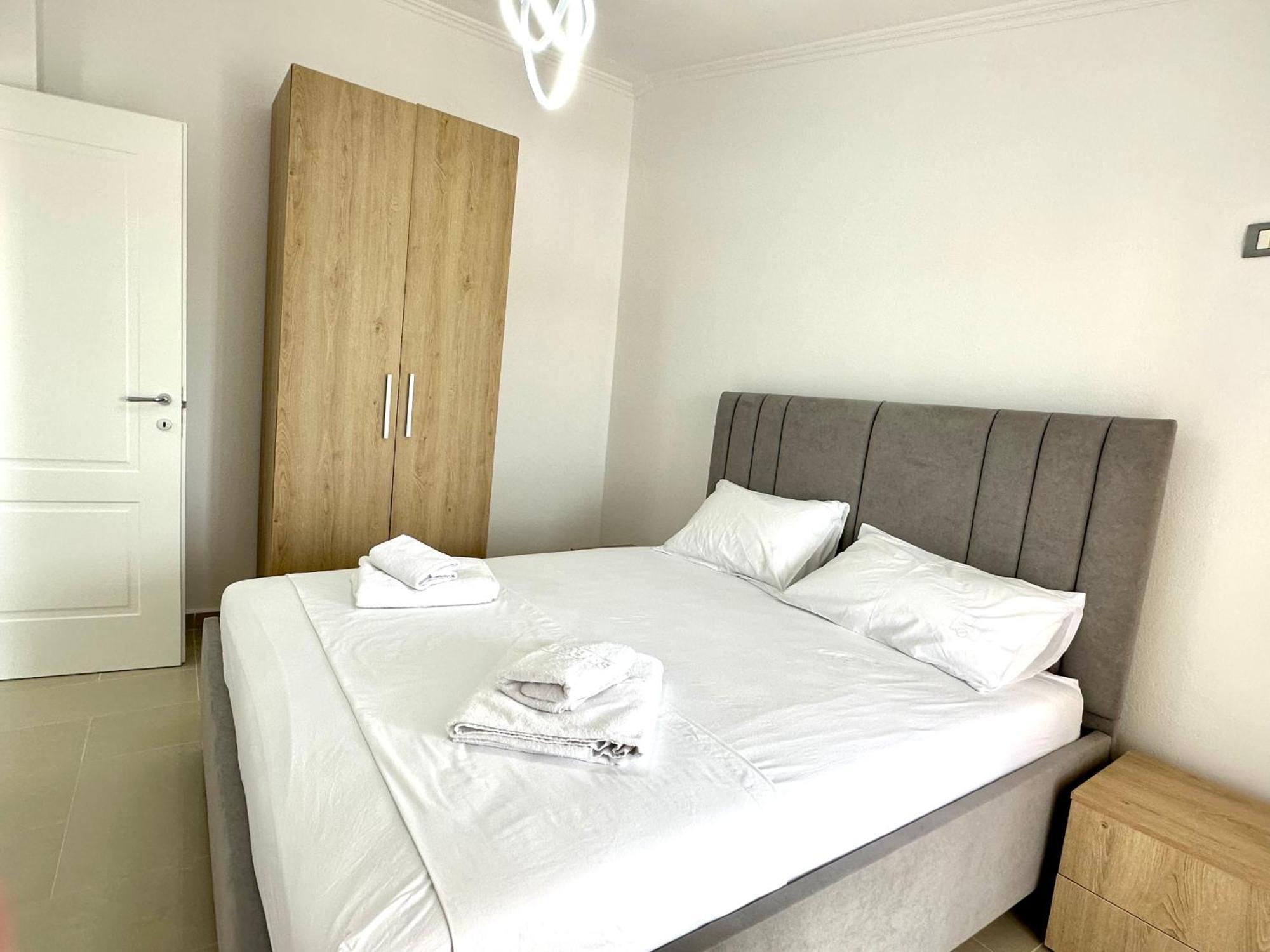 Shell 1 Guest house Golem (Tirana)